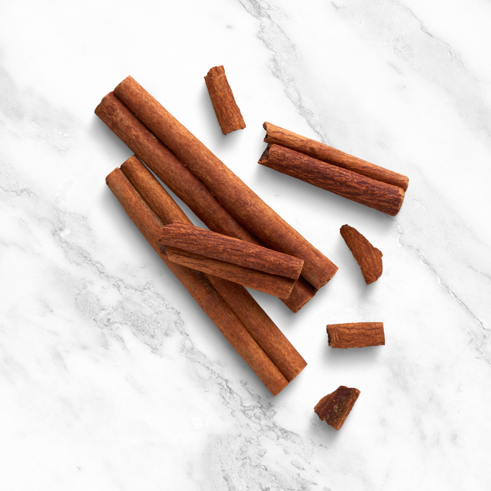 Maison Gabrielle Cinnamon sticks - flat lay